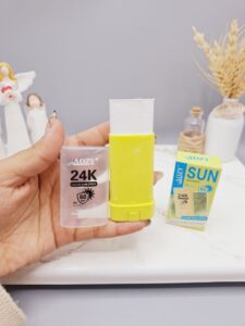 ضد آفتاب بی رنگ استیکی SPF 60 مناسب در برابر آفتاب با رایحه لیمویی کد AB009